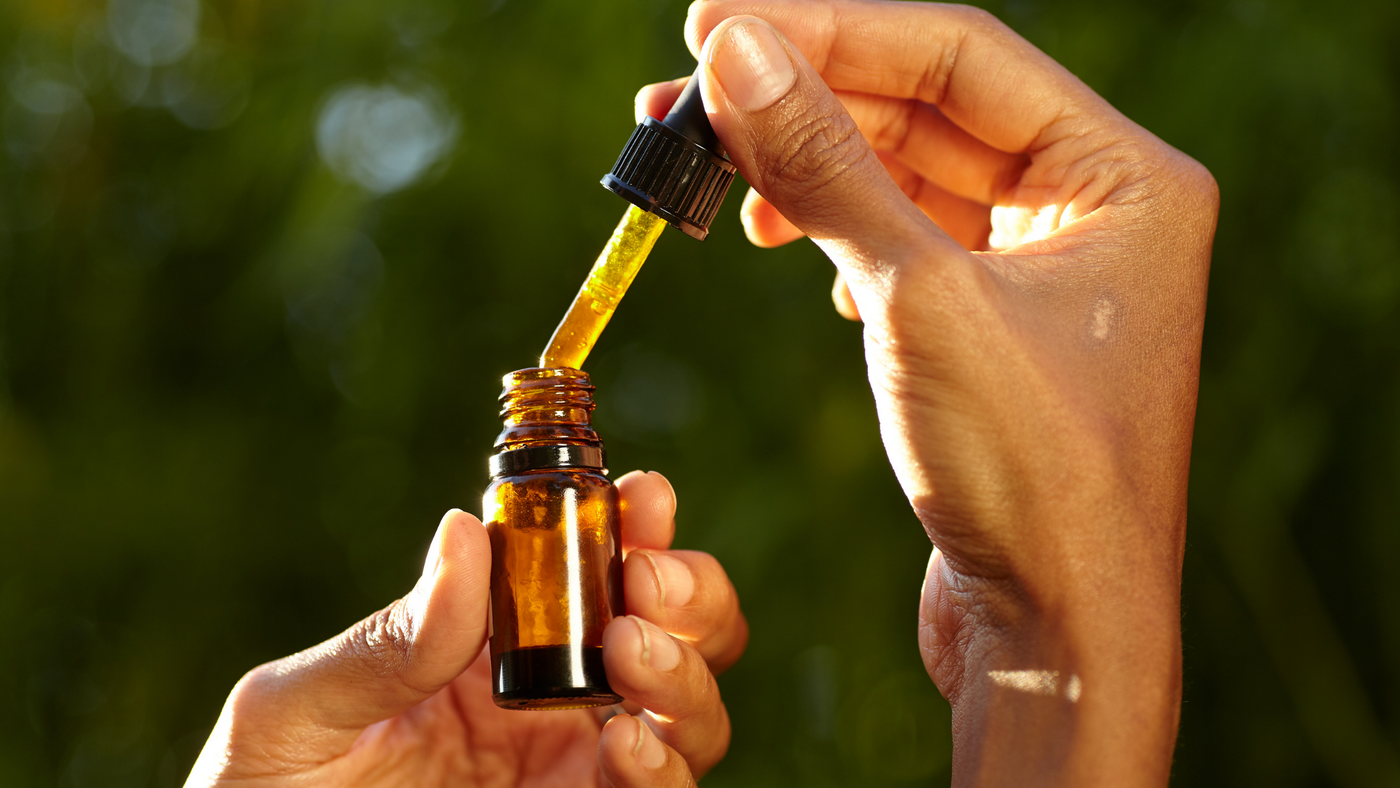 CBD Oil vs Tincture: Differences and Similarities